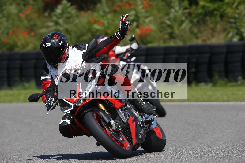 /Archiv-2024/29 12.06.2024 MOTO.CH Track Day ADR/Gruppe blau/Team